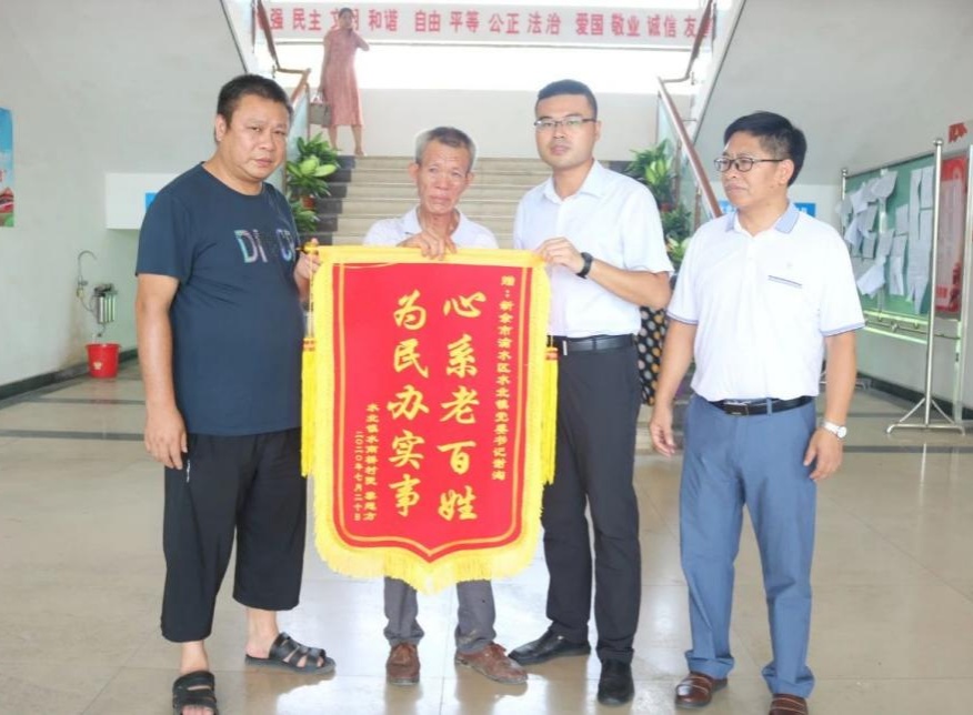 “用四国语言致辞的县长”,是清华博士! “用四国语言致辞的县长”,是清华博士!