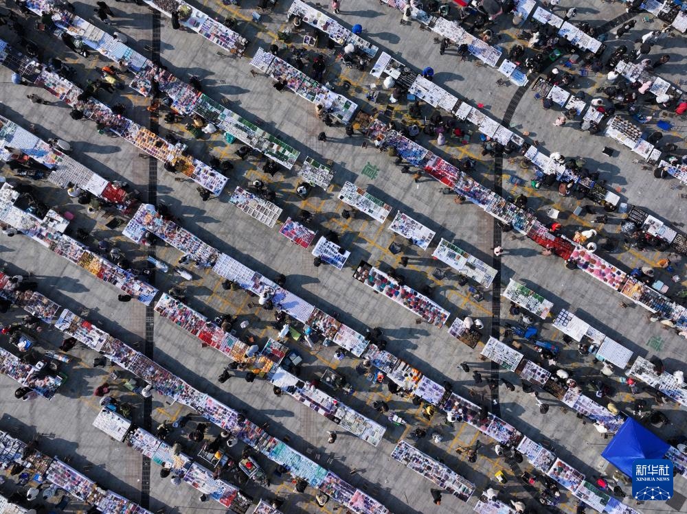 江苏东海：“水晶大集”引客来