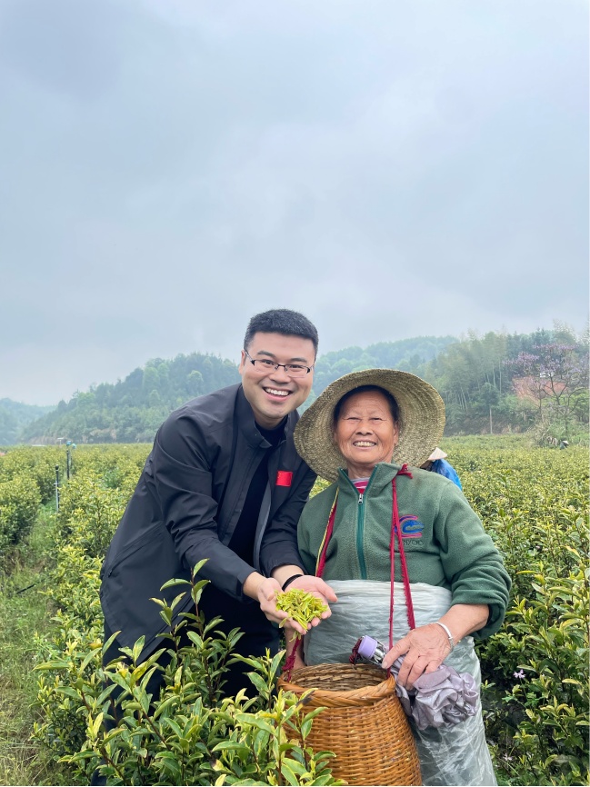 “用四国语言致辞的县长”,是清华博士! “用四国语言致辞的县长”,是清华博士!