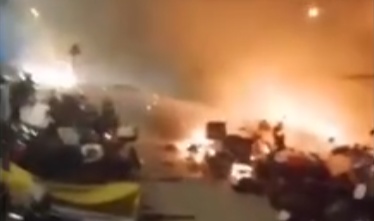 又一起!小区外车棚起火,近70辆车凌晨“葬身火海” 又一起!小区外车棚起火,近70辆车凌晨“葬身火海”