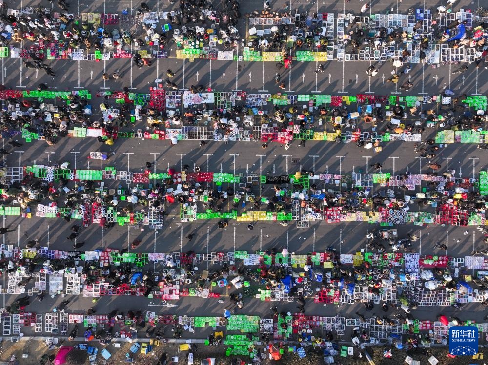 江苏东海：“水晶大集”引客来