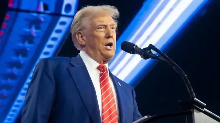 除要“收回”运河，特朗普还要“夺岛”？