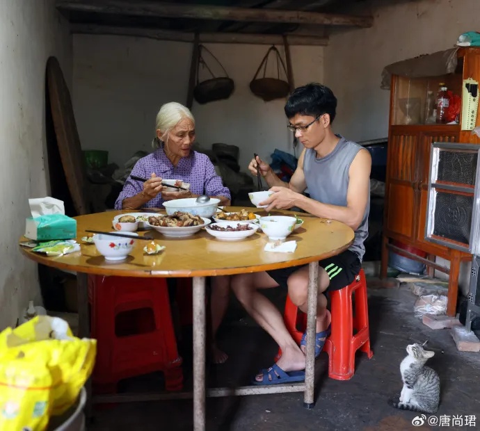 母亲谈唐尚珺35岁上大学:30几岁应该结婚挣钱养家 母亲谈唐尚珺35岁上大学:30几岁应该结婚挣钱养家