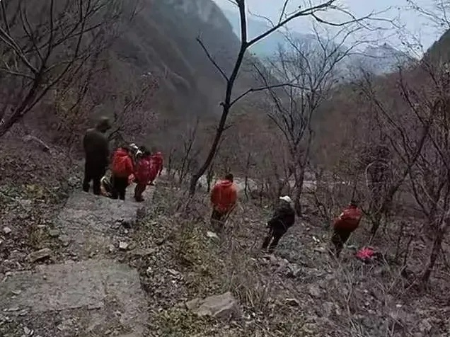 知名演员“悬崖照”爆火，切勿盲目跟风！