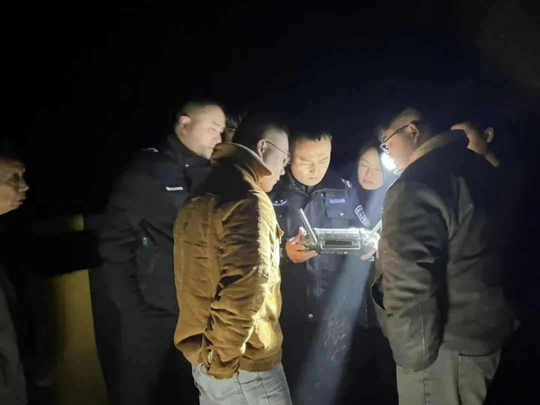 无人机+警犬，终于找到了！