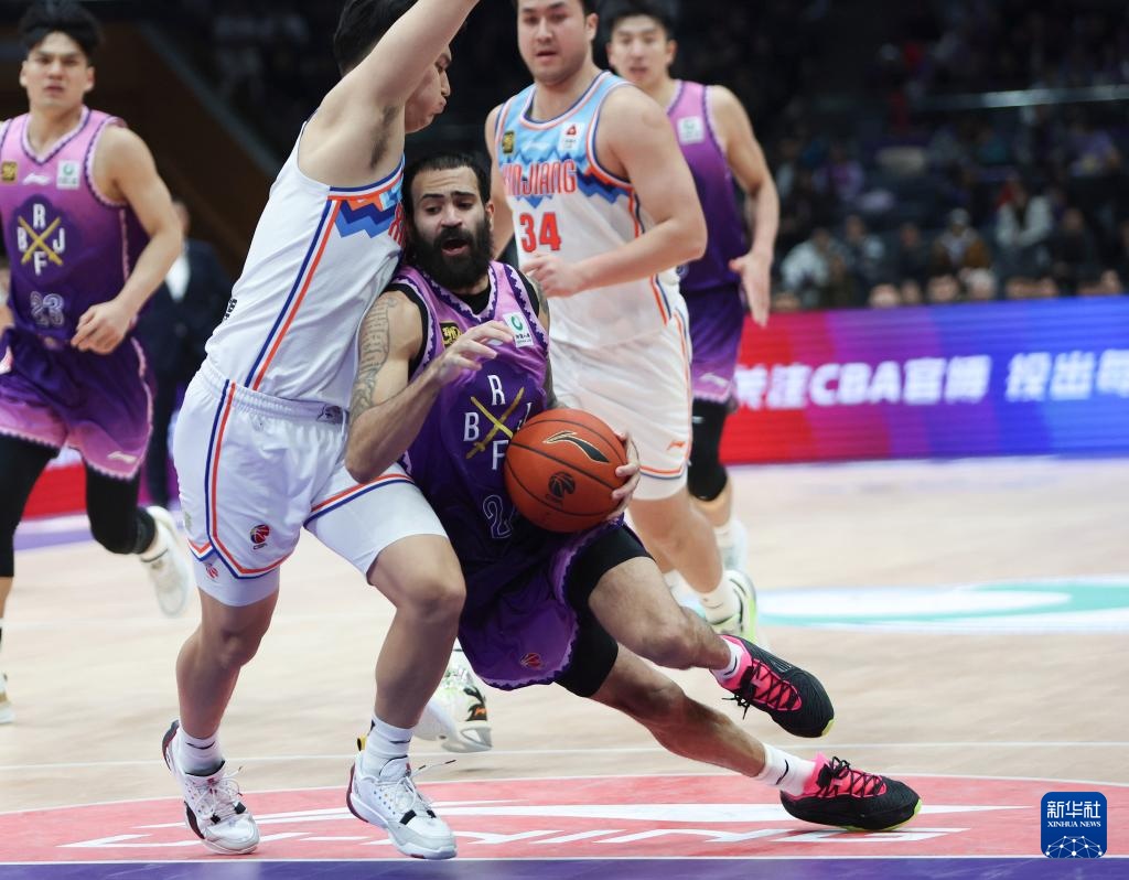 CBA常规赛:北京控股不敌新疆伊力特 CBA常规赛:北京控股不敌新疆伊力特