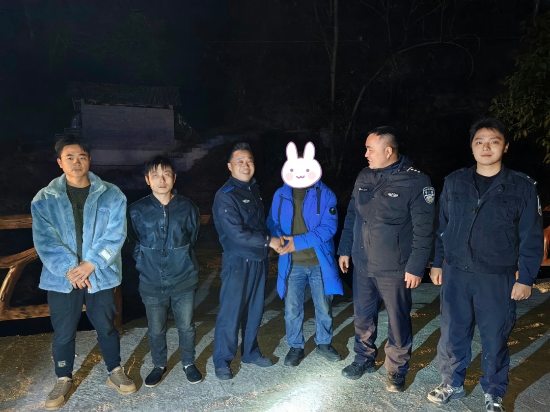 无人机+警犬，终于找到了！