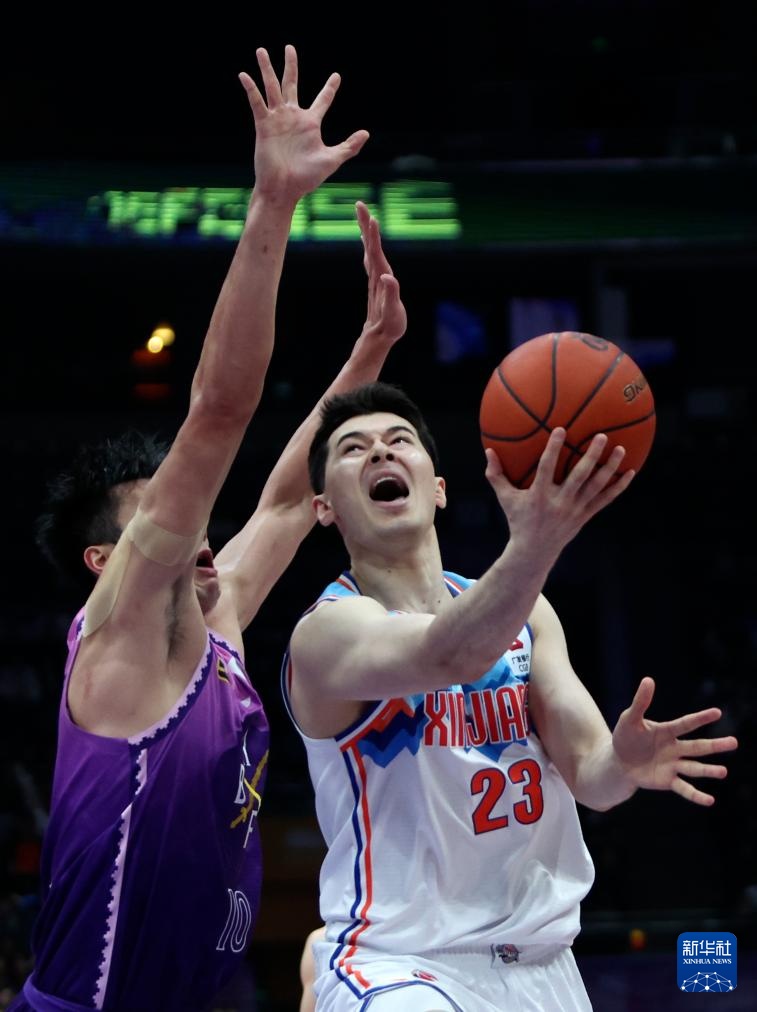 CBA常规赛:北京控股不敌新疆伊力特 CBA常规赛:北京控股不敌新疆伊力特