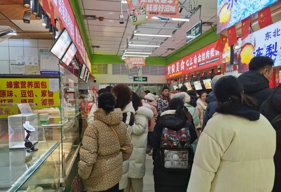 延长营业时间、冻梨冻柿子变果切……哈尔滨道里菜市场服务又上“新高度” 延长营业时间、冻梨冻柿子变果切……哈尔滨道里菜市场服务又上“新高度”