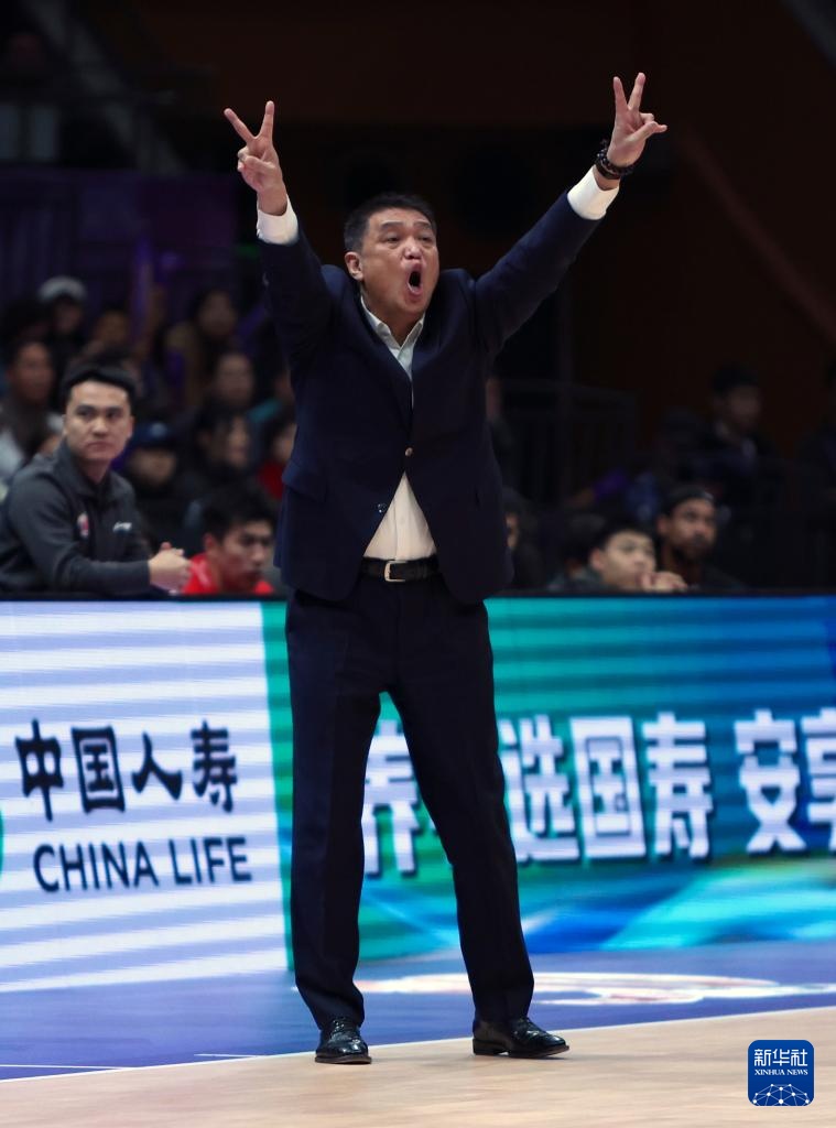 CBA常规赛:北京控股不敌新疆伊力特 CBA常规赛:北京控股不敌新疆伊力特