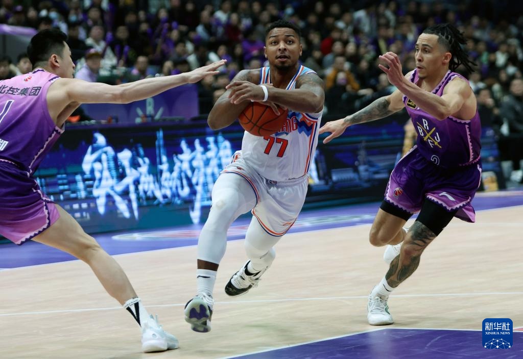 CBA常规赛:北京控股不敌新疆伊力特 CBA常规赛:北京控股不敌新疆伊力特