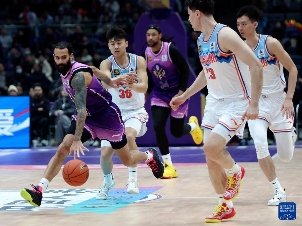 CBA常规赛:北京控股不敌新疆伊力特 CBA常规赛:北京控股不敌新疆伊力特
