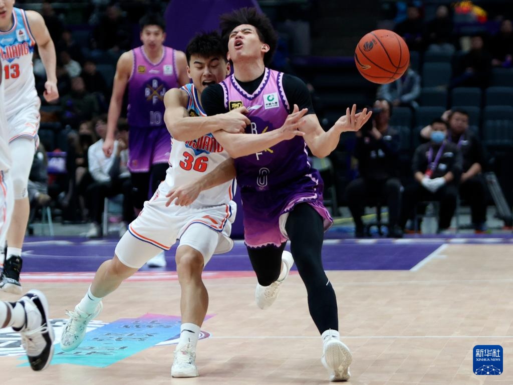 CBA常规赛:北京控股不敌新疆伊力特 CBA常规赛:北京控股不敌新疆伊力特