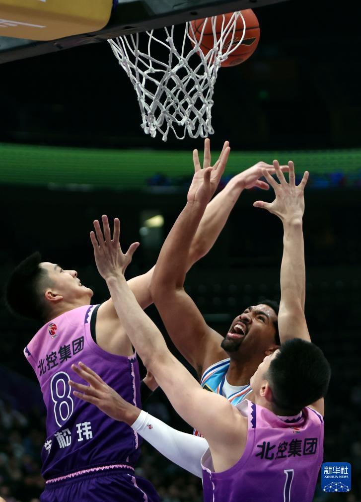CBA常规赛:北京控股不敌新疆伊力特 CBA常规赛:北京控股不敌新疆伊力特