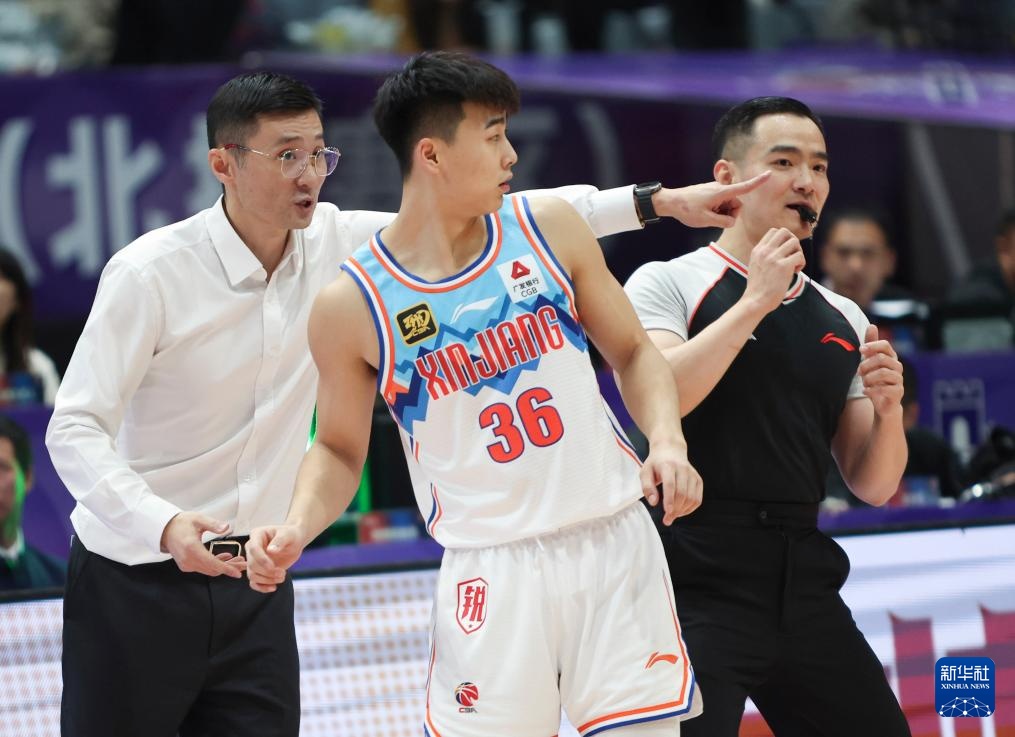 CBA常规赛:北京控股不敌新疆伊力特 CBA常规赛:北京控股不敌新疆伊力特