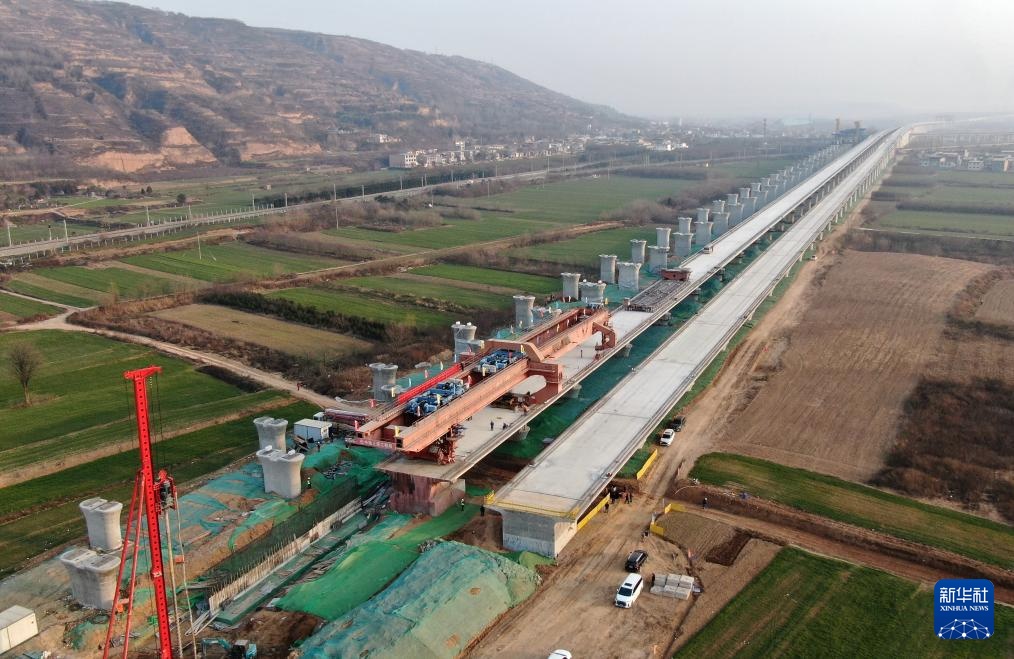 西十高铁西安方向箱梁架设完成