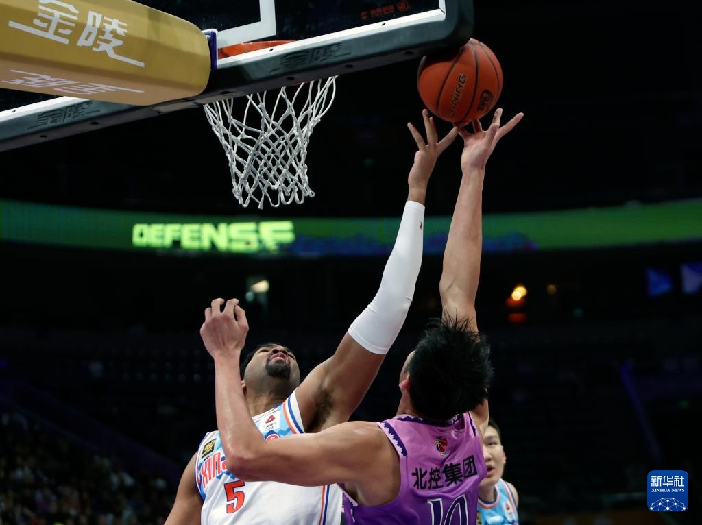 CBA常规赛:北京控股不敌新疆伊力特 CBA常规赛:北京控股不敌新疆伊力特