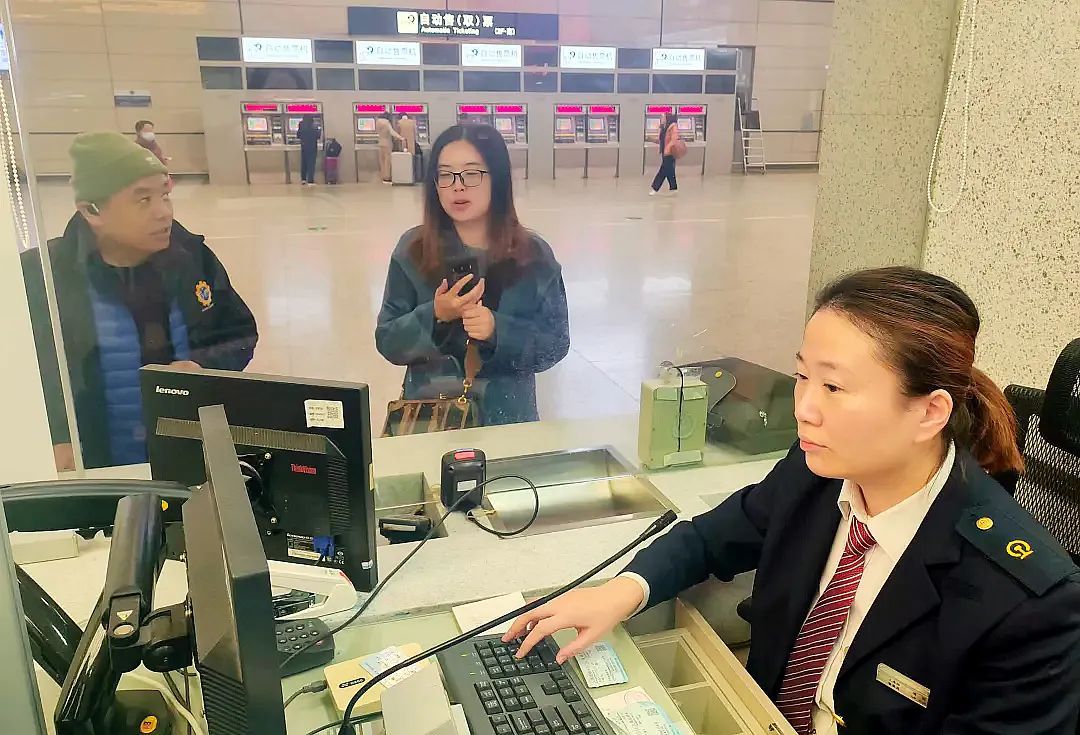 上热搜！铁路售票员的手速，惊呆网友！