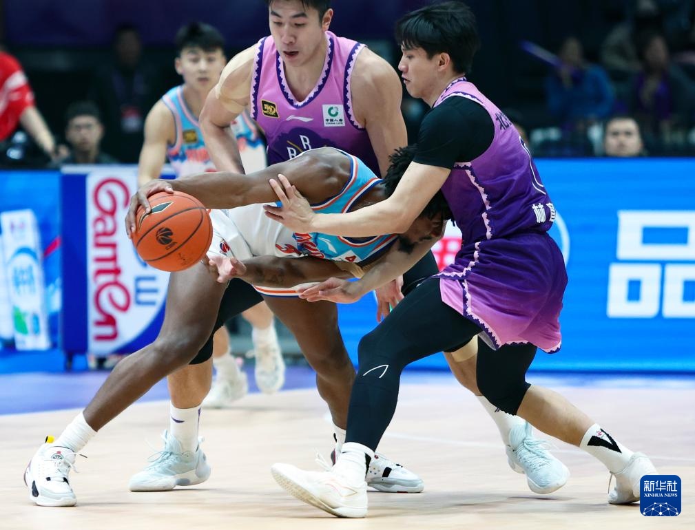 CBA常规赛:北京控股不敌新疆伊力特 CBA常规赛:北京控股不敌新疆伊力特