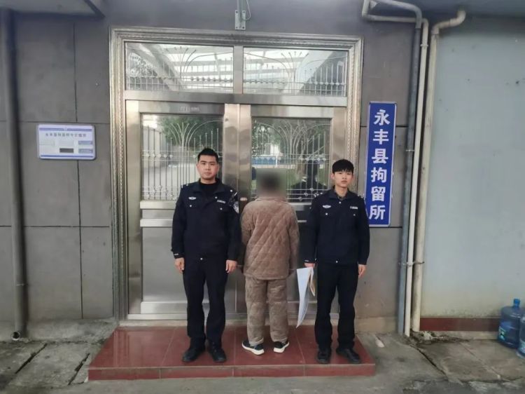 一男子嫌走路太累，半路偷车代步被抓