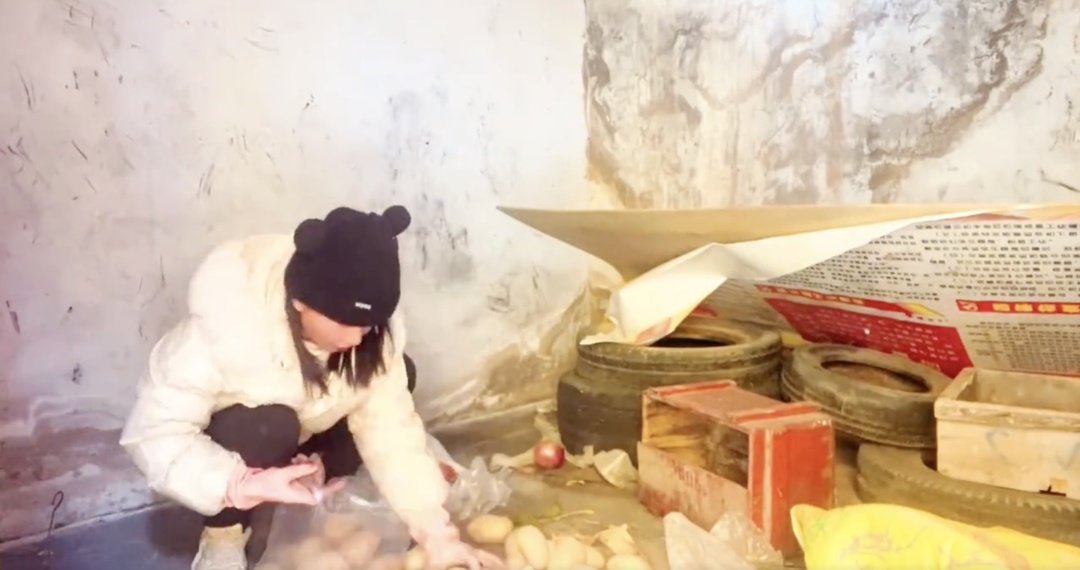 账号被封!网红拿无人区“救命粮”喂狗,当地回应 账号被封!网红拿无人区“救命粮”喂狗,当地回应