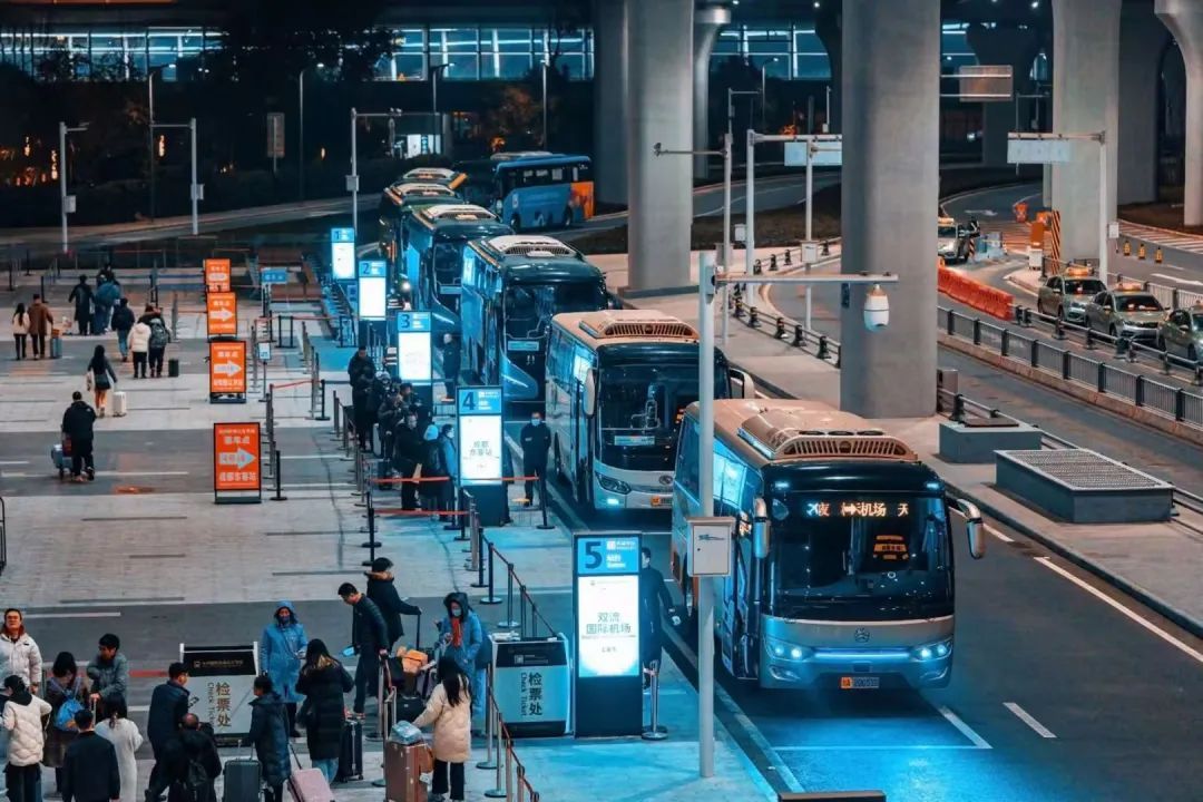 “红眼航班”首选!天府国际机场公交专线6号线正式开通 “红眼航班”首选!天府国际机场公交专线6号线正式开通