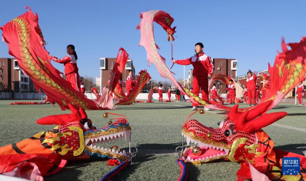 多彩校园活动迎新年