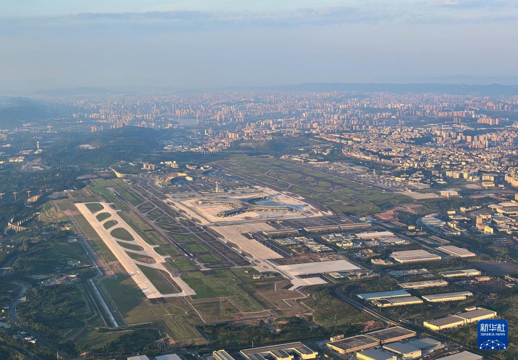 重庆江北国际机场第四跑道正式启用 重庆江北国际机场第四跑道正式启用