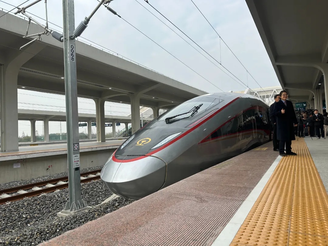 时速350公里！这一高铁，今天来了！