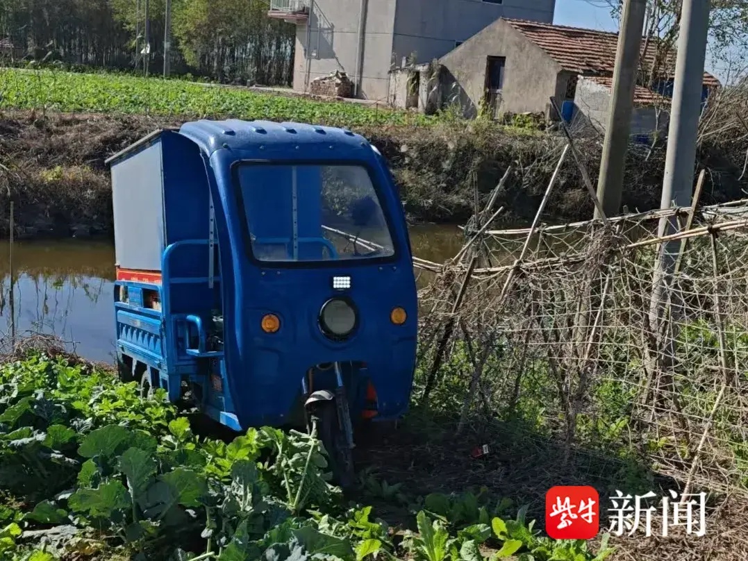 路遇老人拦车求助，驻村辅警巧拉侧滑三轮车