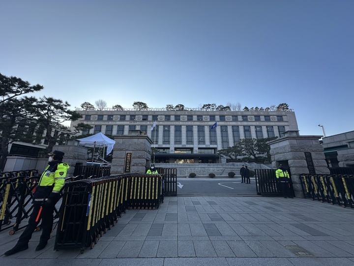 韩国宪法法院3名新任裁判官任命同意案投票在即 执政党宣布抵制