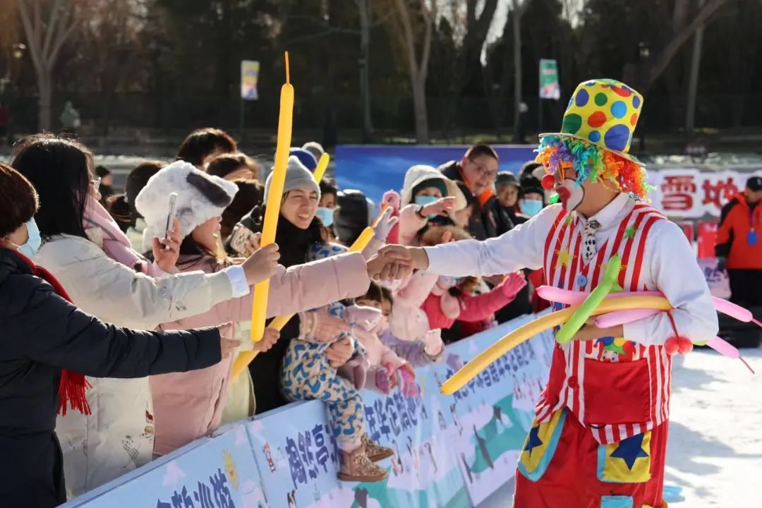 @北京的朋友:周末走起?去公园玩雪! @北京的朋友:周末走起?去公园玩雪!