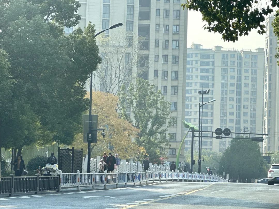 中度污染，短时重度！杭州人今天出门注意了