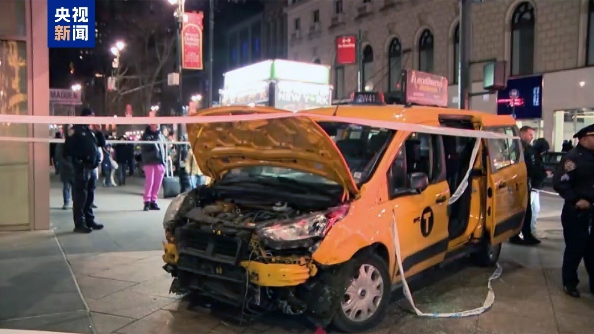 司机突发疾病 美国纽约汽车撞人事故已致7人受伤