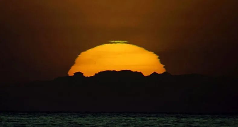 你见过太阳上的奇妙“绿闪”吗? 你见过太阳上的奇妙“绿闪”吗?