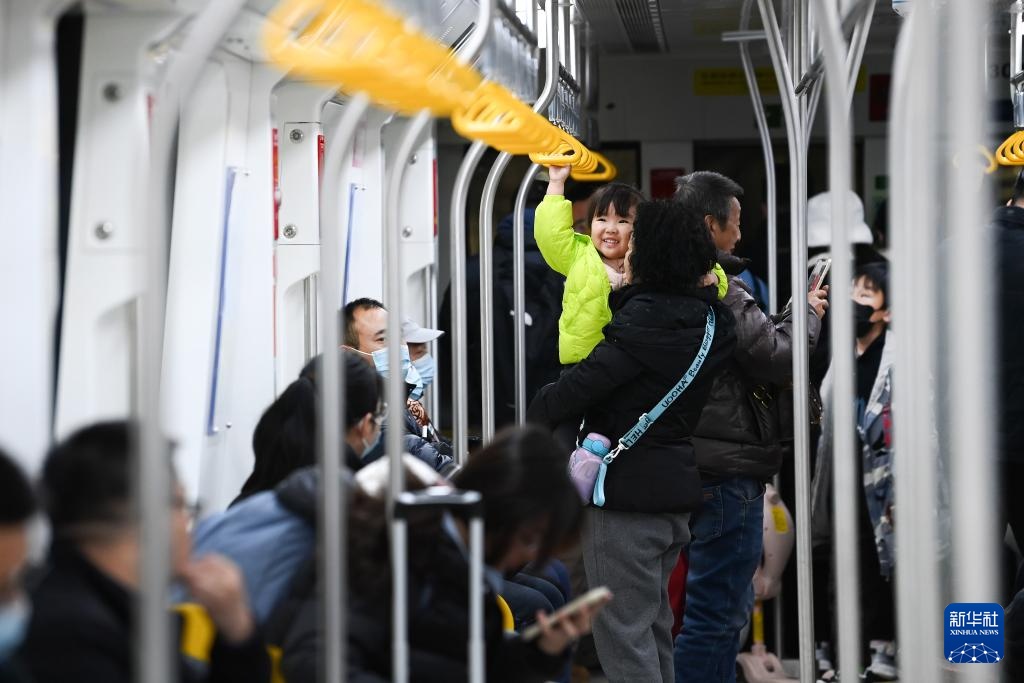 西安首条地铁环线开通