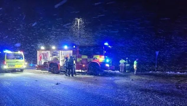 挪威一大巴发生侧翻致多人死伤!载有约20名中国公民 挪威一大巴发生侧翻致多人死伤!载有约20名中国公民