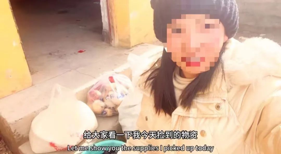 她拿"救命粮"喂狗,网友炸锅!账号已被封! 她拿"救命粮"喂狗,网友炸锅!账号已被封!