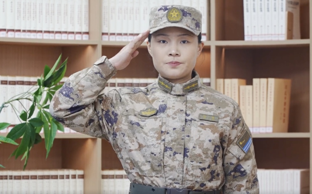 清华硕士郭婧,中尉! 清华硕士郭婧,中尉!