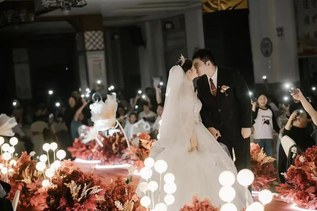 恭喜,长跑8年终于结婚了!婚宴上新郎基本不喝,原来心里有事 恭喜,长跑8年终于结婚了!婚宴上新郎基本不喝,原来心里有事