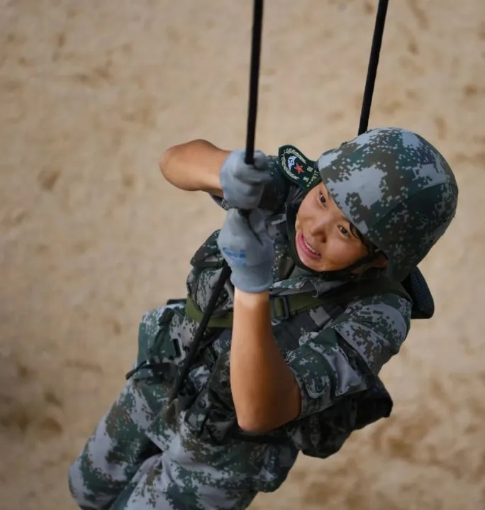 清华硕士郭婧,中尉! 清华硕士郭婧,中尉!