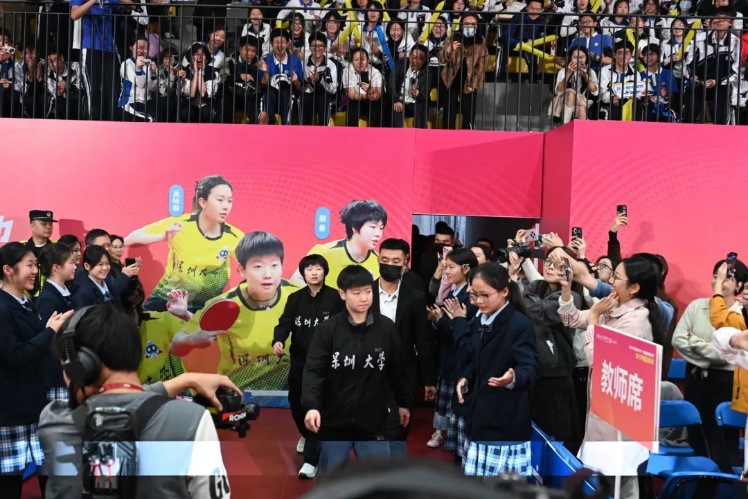 孙颖莎现身深圳！“坚持你所热爱，追逐你所相信”