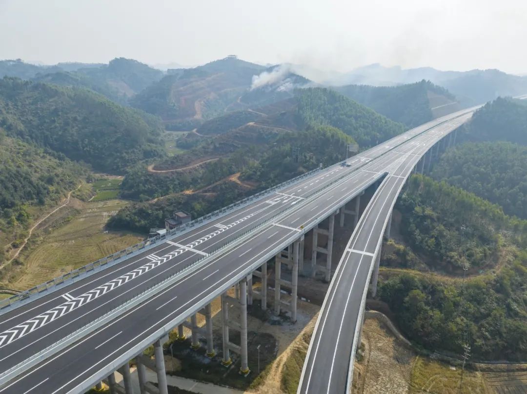 南宁这条高速建成通车！
