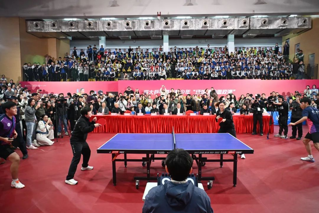 孙颖莎现身深圳！“坚持你所热爱，追逐你所相信”