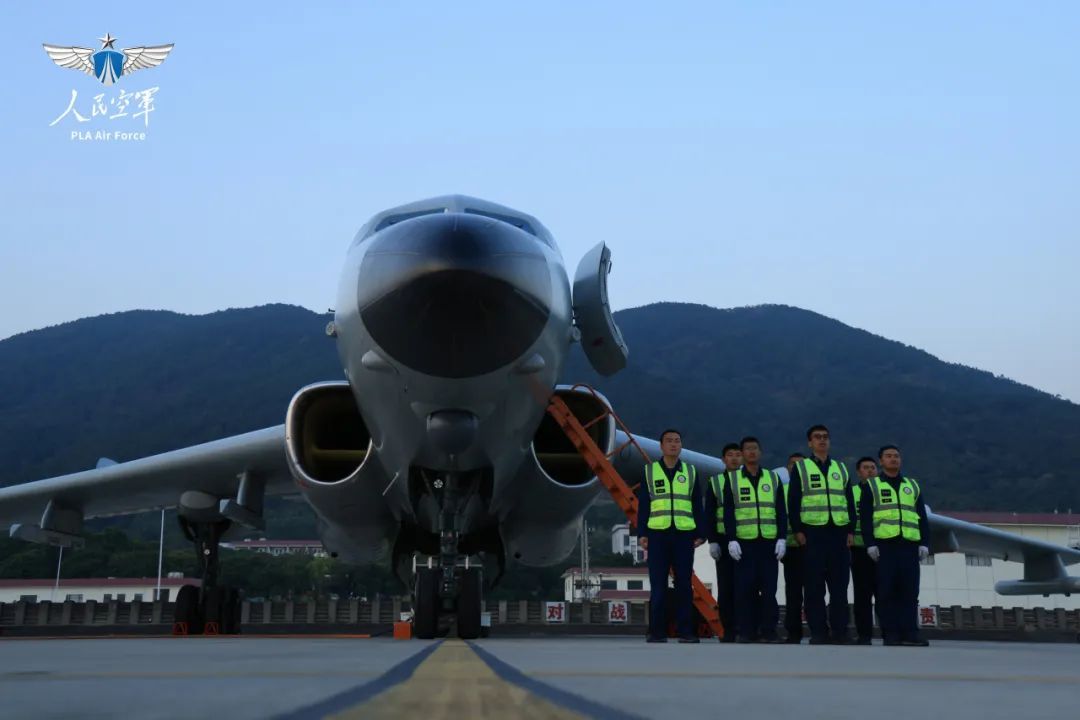 “战神”炼翼！空军航空兵跨昼夜飞行训练