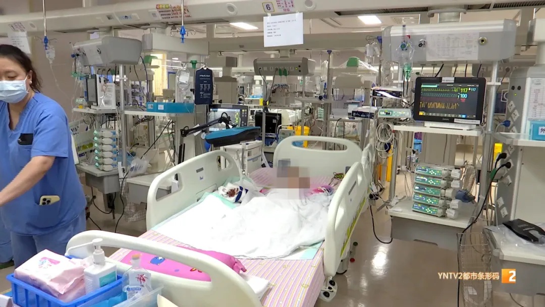 揪心!女童四根手指被刀切断 医生紧急救治 揪心!女童四根手指被刀切断 医生紧急救治