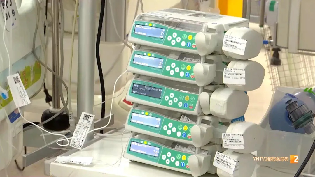 揪心!女童四根手指被刀切断 医生紧急救治 揪心!女童四根手指被刀切断 医生紧急救治