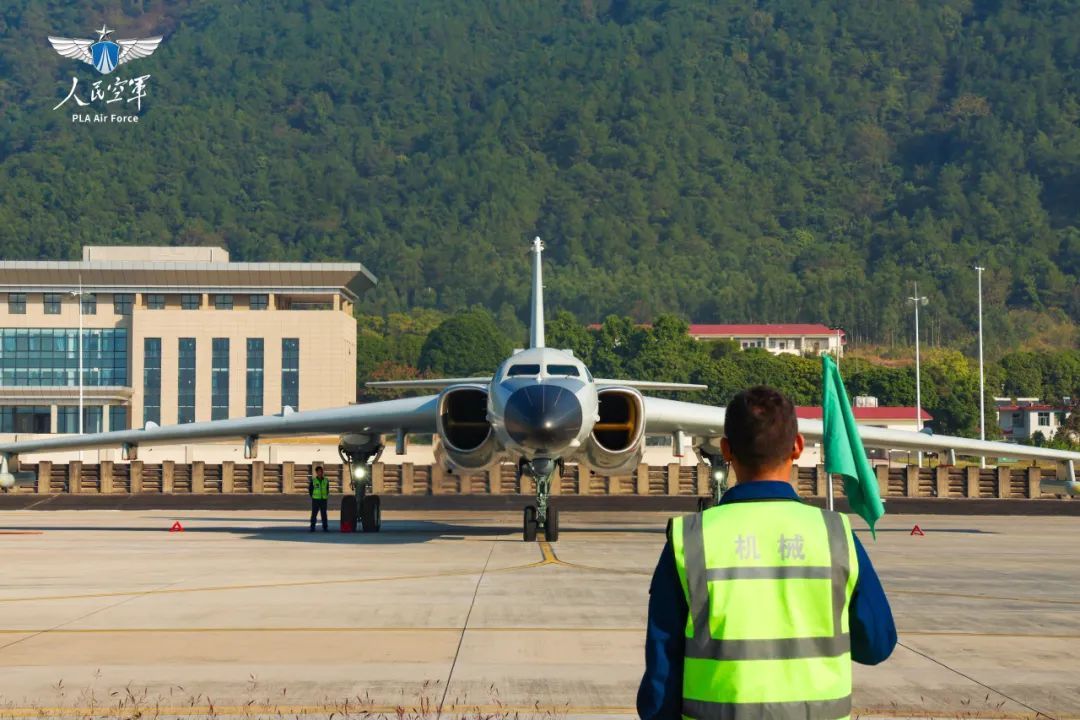 “战神”炼翼！空军航空兵跨昼夜飞行训练