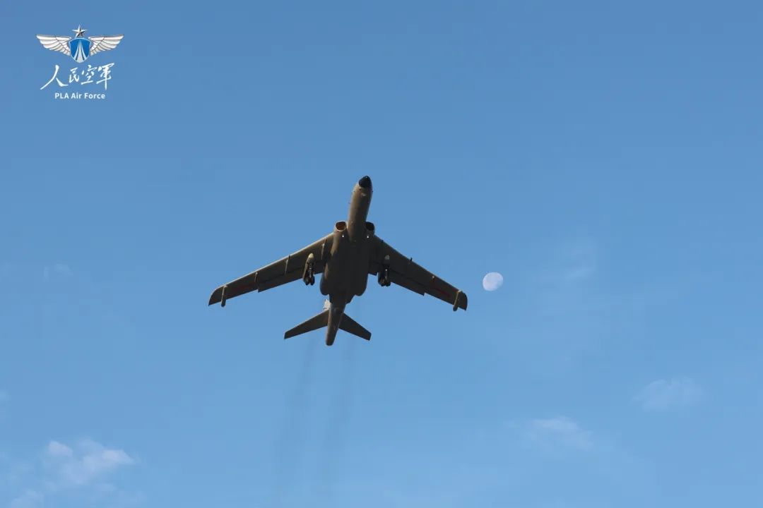 “战神”炼翼！空军航空兵跨昼夜飞行训练