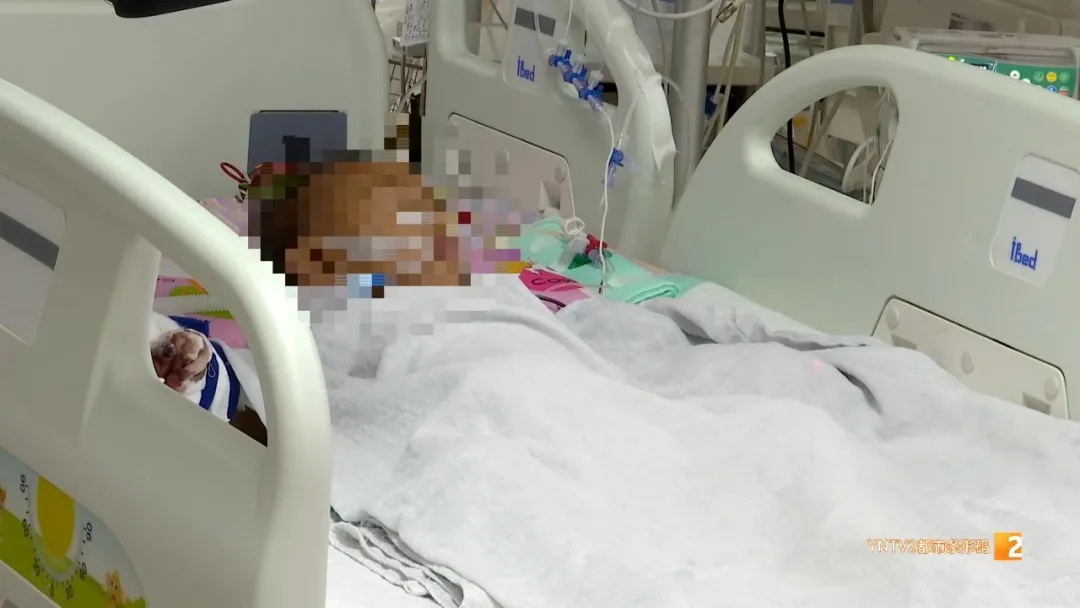 揪心!女童四根手指被刀切断 医生紧急救治 揪心!女童四根手指被刀切断 医生紧急救治